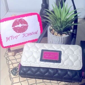 Betsey Johnson ~ Puffy Heart ~ Crossbody / wallet pink and black